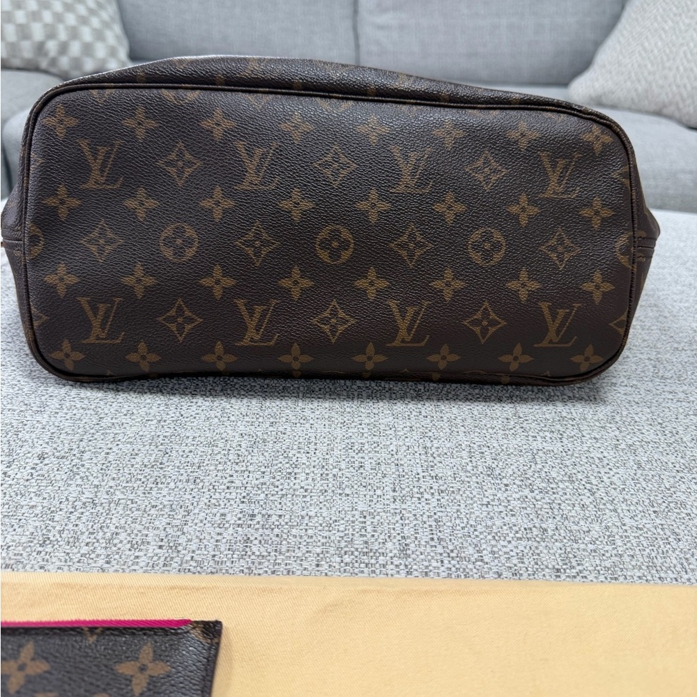 Louis Vuitton Neverfull MM Raspberry - Picture 8 of 15